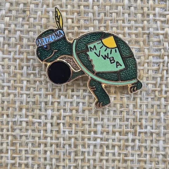 Collectible Green Gold Turtle Lapel Pin Mesa Valley Women's Bowling Association - Picture 2 of 5